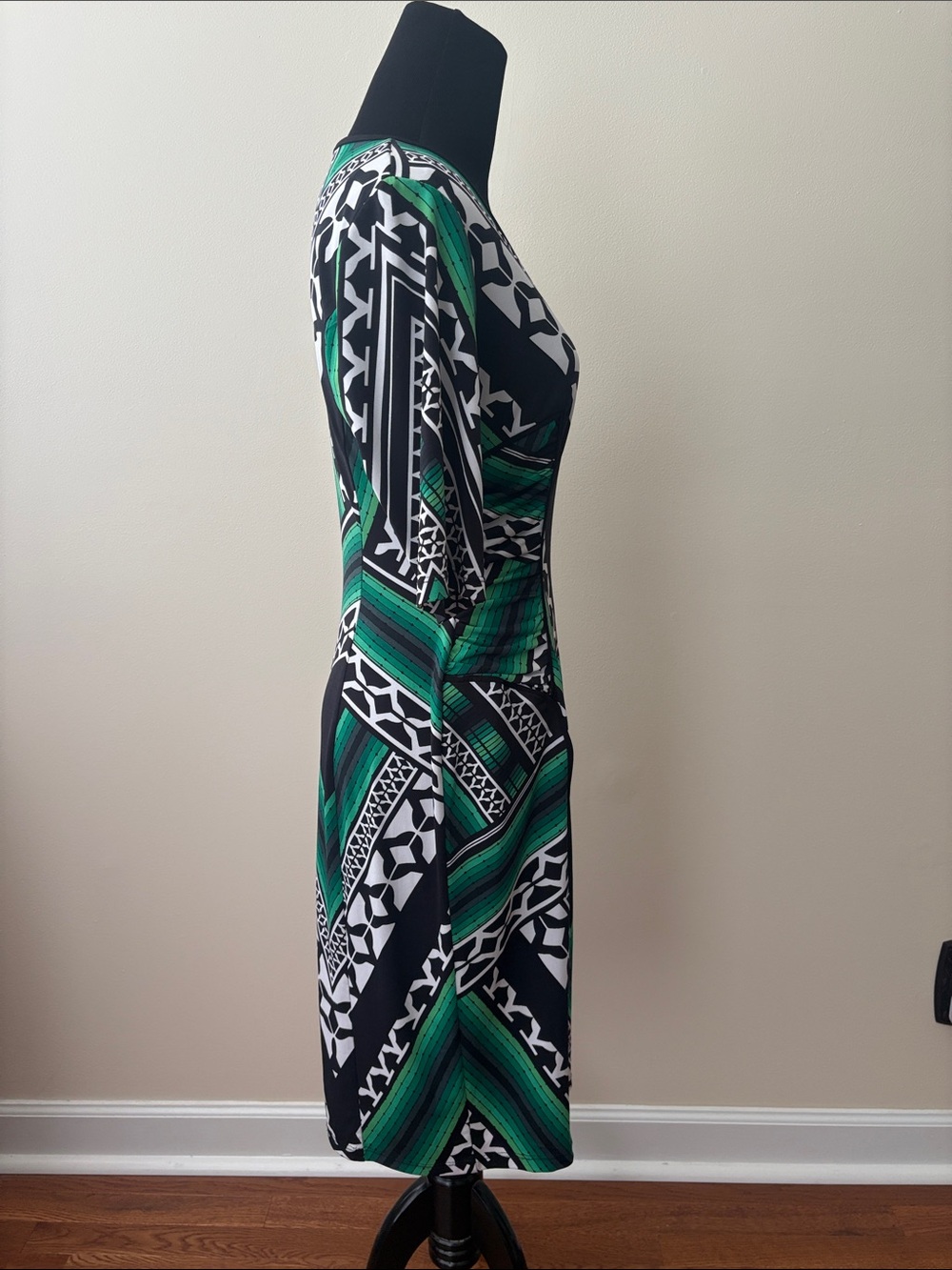 MSK Curve Enhancing Green Black Geometric V-Neck Women’s Dress Size Small - Picture 8 of 9